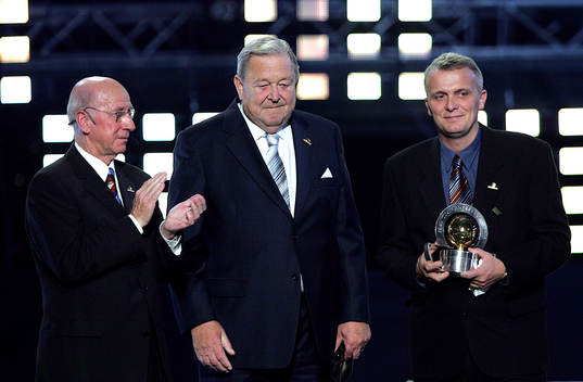Sir Bobby Charlton, Lennart Johansson och För (Henrik