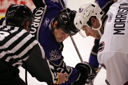 Tekning. Brendan Orrison, Canucks och Craig Conroy, Kings