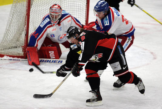 Kim Staal, Malmö, slänger upp en backhand som blir 2-0