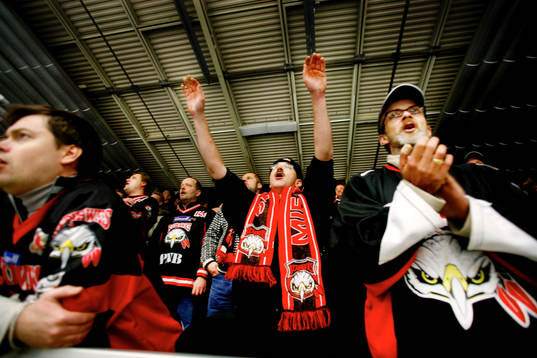 Ishockey, Malmö Redhawks ligger i allsvenskan men är på