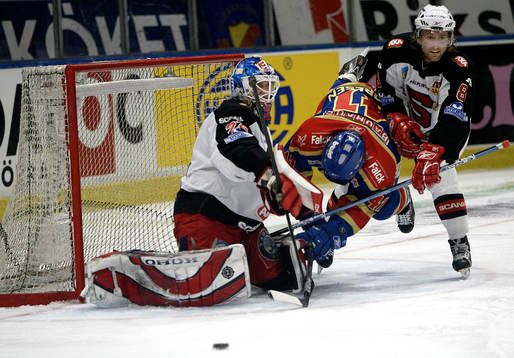 Henrik Petré, SSK trycker ner Patrick Thoresen, DIF