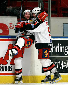 Justin Mapletoft jubel med Henrik Petré