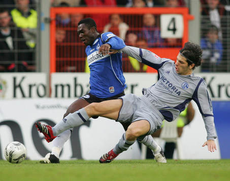 Isaac Boakye, Bielefeld och Levan Kobiashvili, Schalke