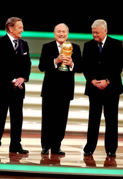 Sepp Blatter och VM-pokal. Pokal