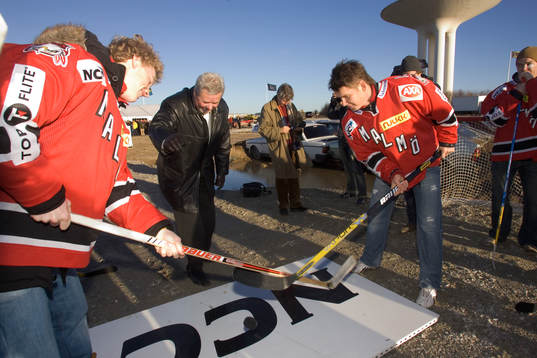 Ishockey, Ny arena i Malmö, Percy Nilsson, släpper pucken