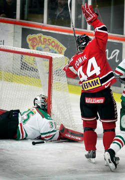 Robert Tomik, Malmö gör 1-2 målet. Jere Myllyniemi,