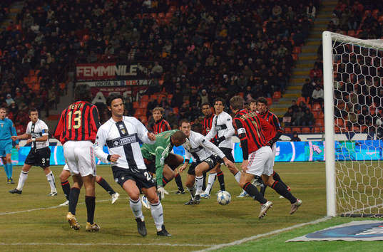 Paolo Cannavaro, Parma gör mål. Dida, målvakt, Milan