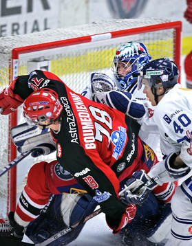 Josef Boumedienne, Södertälje trycks in i Fredrik Norrena