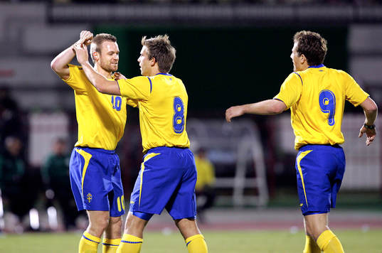 Anders Svensson jubel med Mattias Jonson och Tobias Hysén