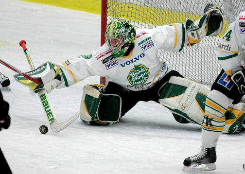 Tobias Lundström (målvakt) Björklöven, gör en räddning