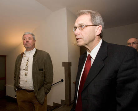 Percy Nilsson och hans försvarsadvokat. Malmö Redhawks