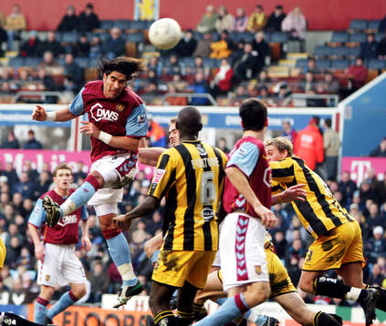 Juan Pablo Angel, Aston Villa, nickar mot mål