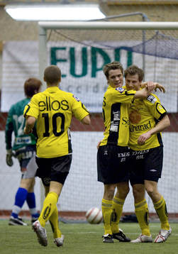 Daniel Mobaeck grattas av Joakim Sjöhage