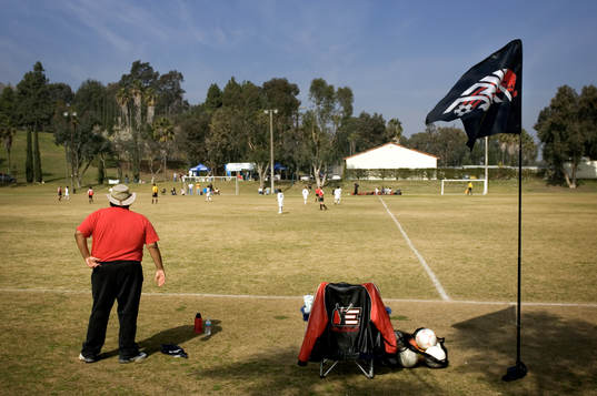 Reportage om fotboll i USA. Ungdomsturnering i staden