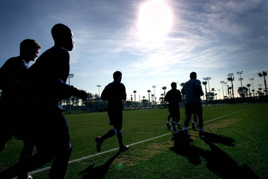 Reportage om fotboll i USA. USA tränar på home depot