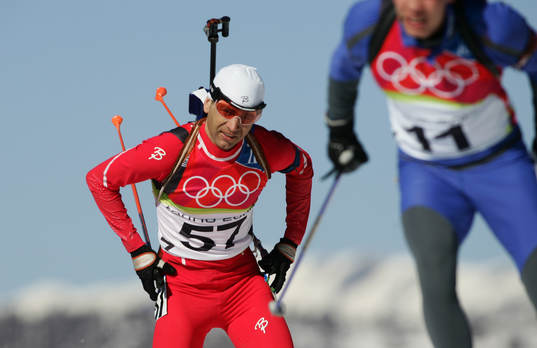 OS 2006 Vinter. Norges Ole Einar Björndalen jagar mot