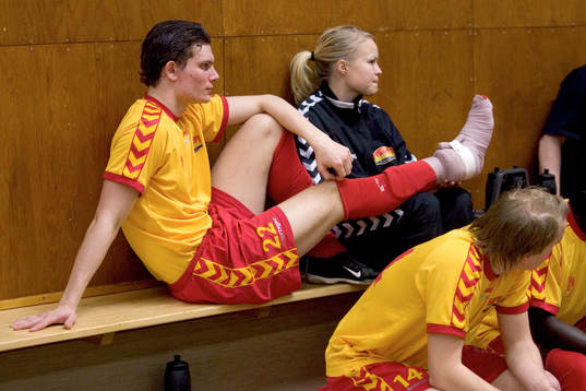 Robin Solem, Tyresö. Skadad fot, skada, bandage, vila,