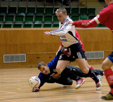 Anders Jonsson, målvakt, Västervik, kastar sig