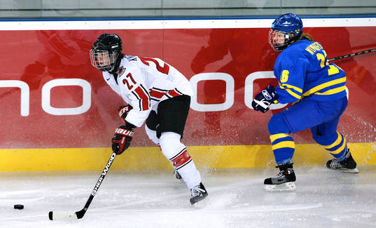 Gina Kingsbury, Kanada med Pernilla Winberg i ryggen