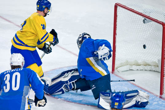 Henrik Sedin slår in 3-0
