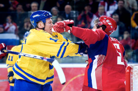 Mats Sundin, Sverige, bråk, slagsmål