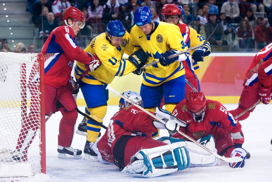 Daniel Alfredsson och Fredrik Modin pressar på framför