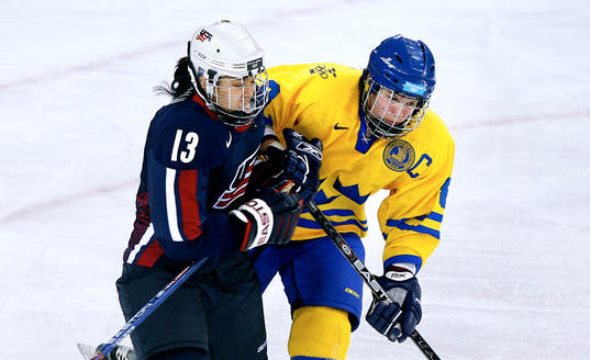 Julie Chu, USA och Erika Holst, Sverige