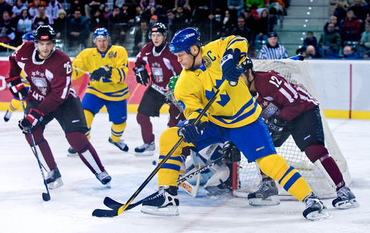 Mats Sundin rundar målburen