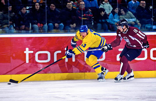 Mats Sundin sträcker sig