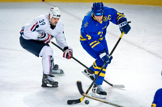 Mats Sundin med Doug Weight i ryggen