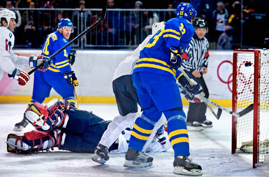 Daniel Alfredsson flippar in 0-1