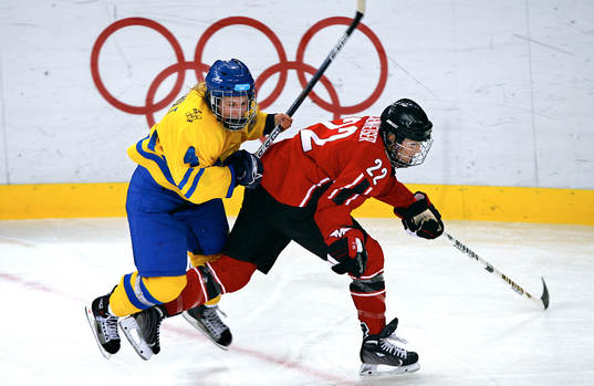 Jenni Asserholt, Sverige och Hayley Wickenheiser, Kanada