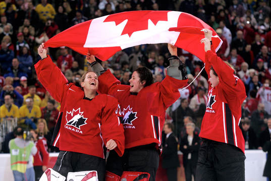 Kim St-Pierre, Charline Labonte och Sarah Vaillancourt,
