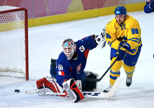 Tomas Holmström, Sverige framför Karol Krizan, målvakt