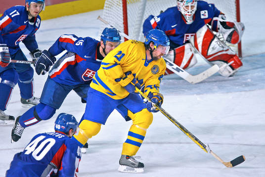 Peter Forsberg glider omkring