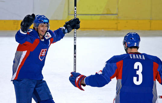 Peter Bondra och Zdeno Chara, jubel
