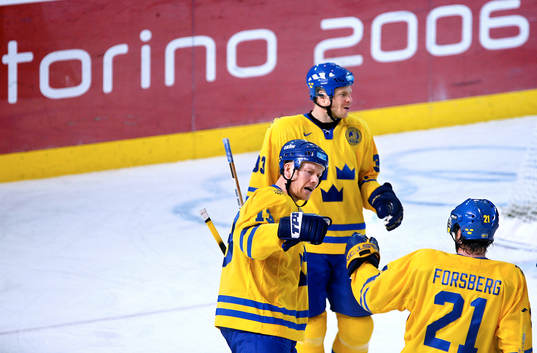 Fredrik Modin, Mats Sundin och Peter Forsberg jublar