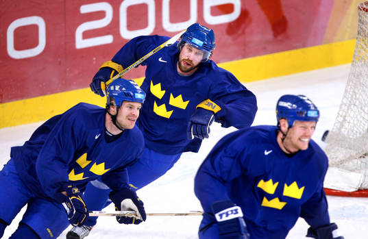 Fredrik Modin, Peter Forsberg och Mtas Sundin trampar runt