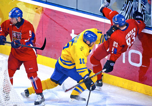 Niclas Havelid tacklar omkull Ales Hemsky, Tjeckien