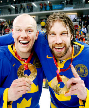 Mats Sundin och Peter Forsberg, Sverige,  jubel
