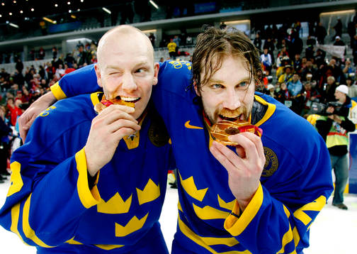 Mats Sundin och Peter Forsberg, Sverige,  jubel