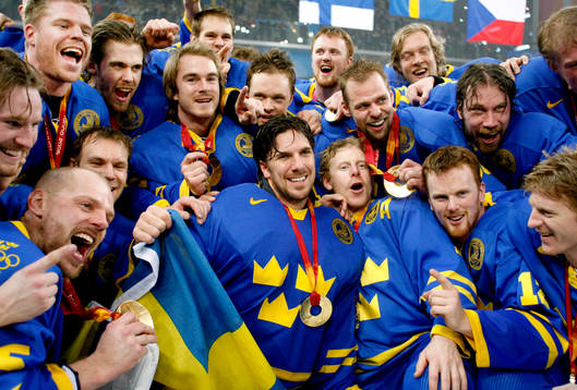 Sverige,  jublar över guldet. Henrik Lundqvist, (målvakt)