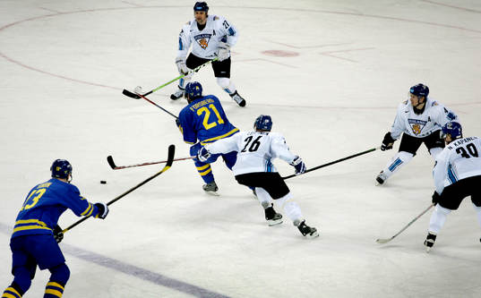 Peter Forsberg och Mats Sundin, Sverige ensamma mot fyra
