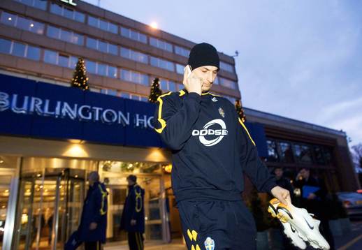 Zlatan Ibrahimovic på väg till träningen