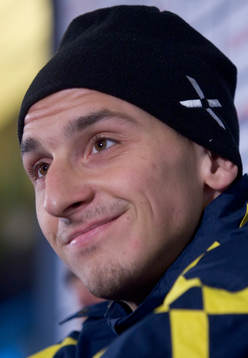 Zlatan Ibrahimovic log med mössa på