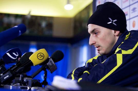Zlatan Ibrahimovic och mikrofonedrna