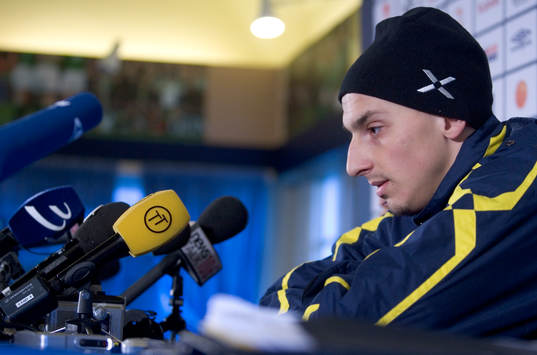 Zlatan Ibrahimovic och mikrofonedrna