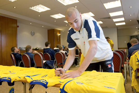Henrik Larsson. Autograf, tröja, tröjor