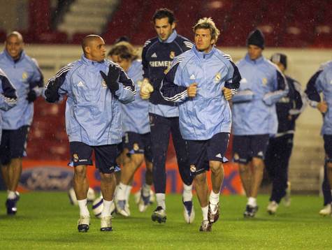 David Beckham och Roberto Carlos