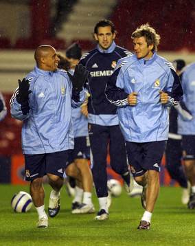 David Beckham och Roberto Carlos